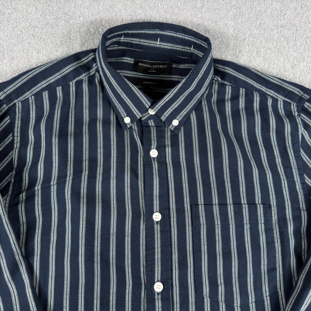 Banana Republic Oxford Shirt Mens M Navy Striped Button Down Long Sleeve Cotton